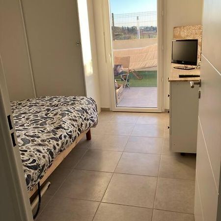 Appartement RDC avec parking privé La Fare-les-Oliviers Exterior foto