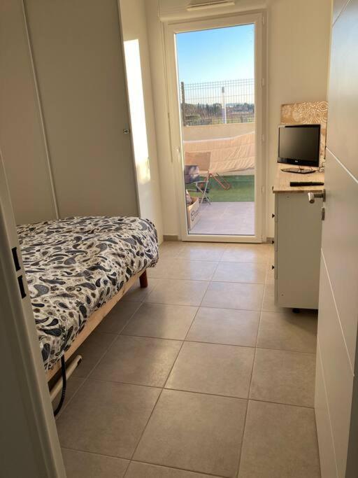 Appartement RDC avec parking privé La Fare-les-Oliviers Exterior foto